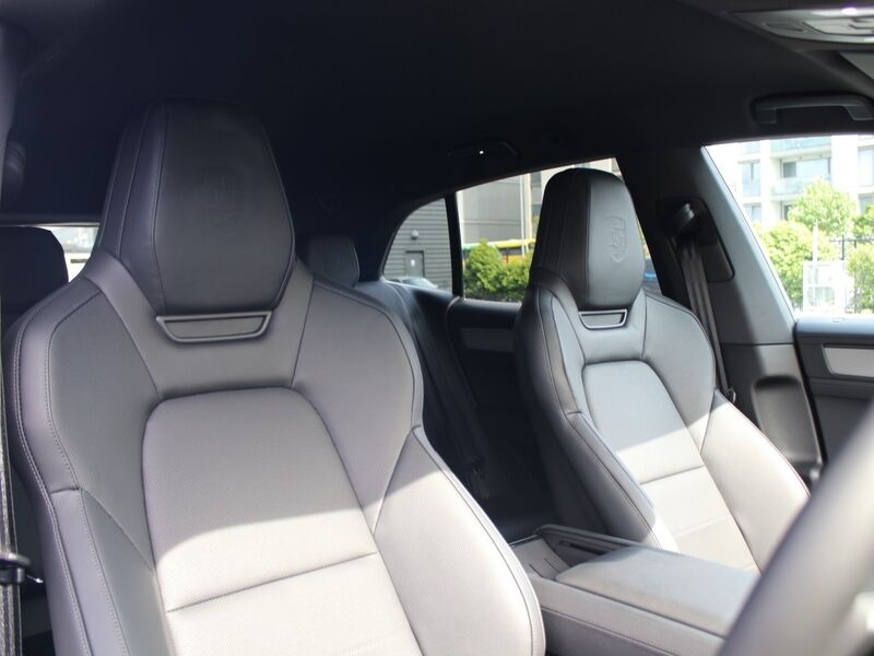 More views of Porsche Cayenne