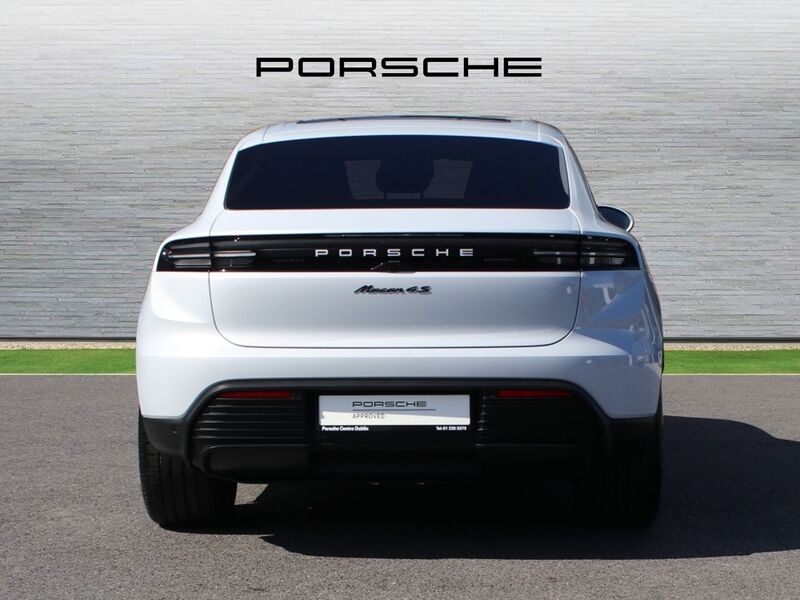 More views of Porsche Macan