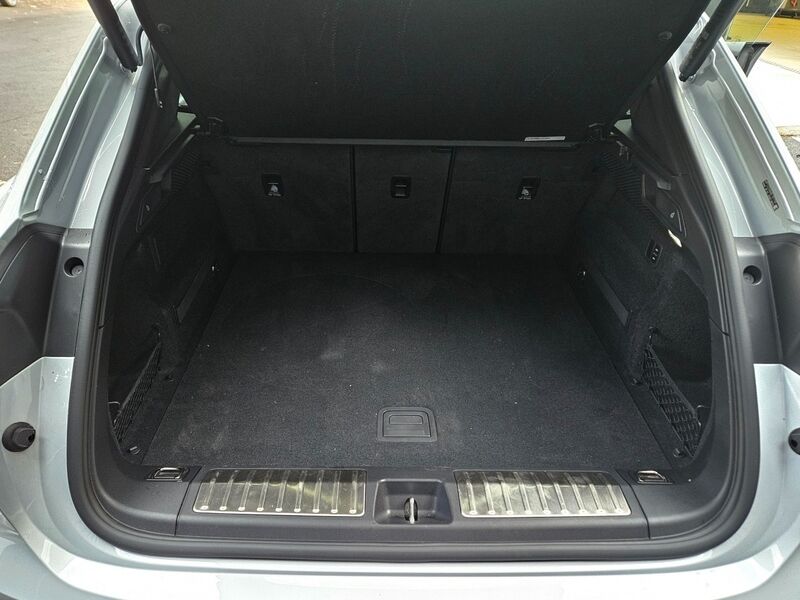 More views of Porsche Macan