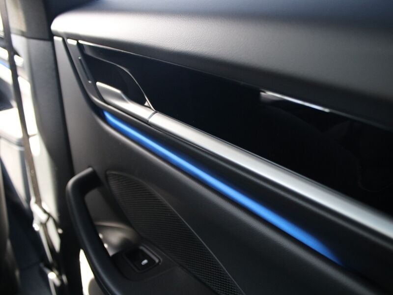 More views of Porsche Macan