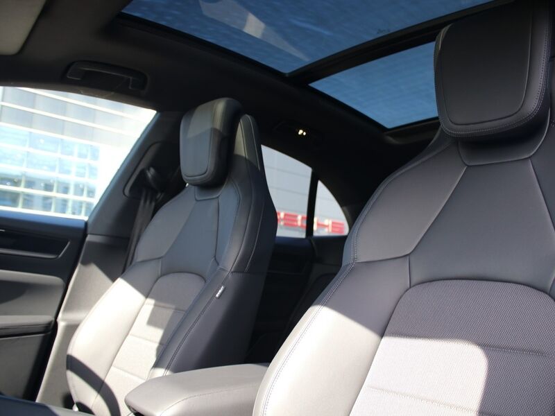 More views of Porsche Macan