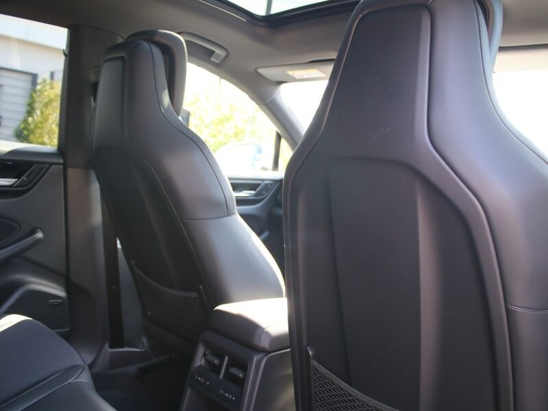More views of Porsche Macan