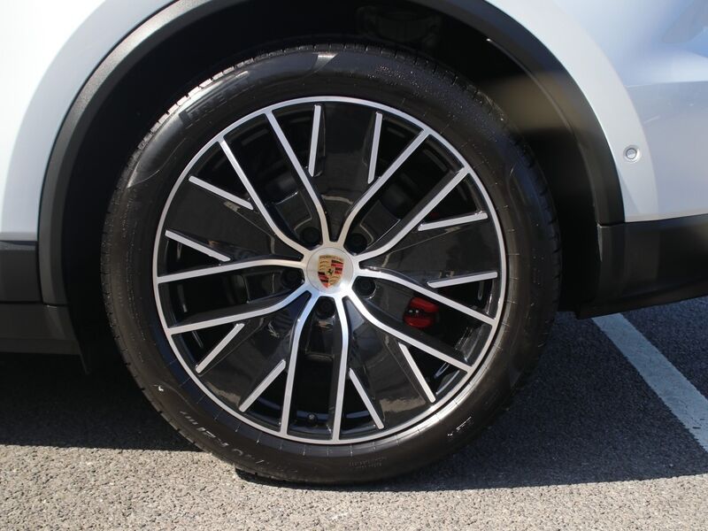 More views of Porsche Macan