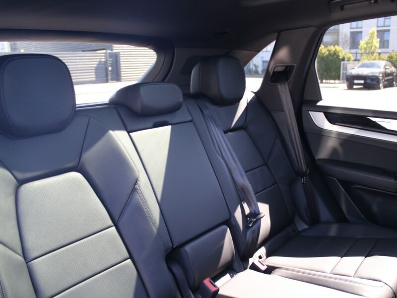 More views of Porsche Cayenne