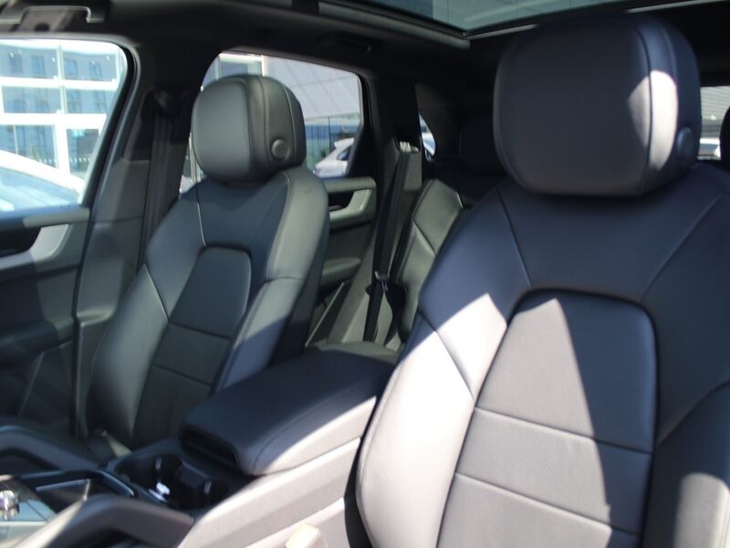 More views of Porsche Cayenne