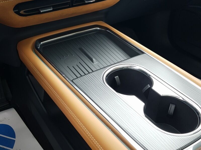 More views of Mazda 6e