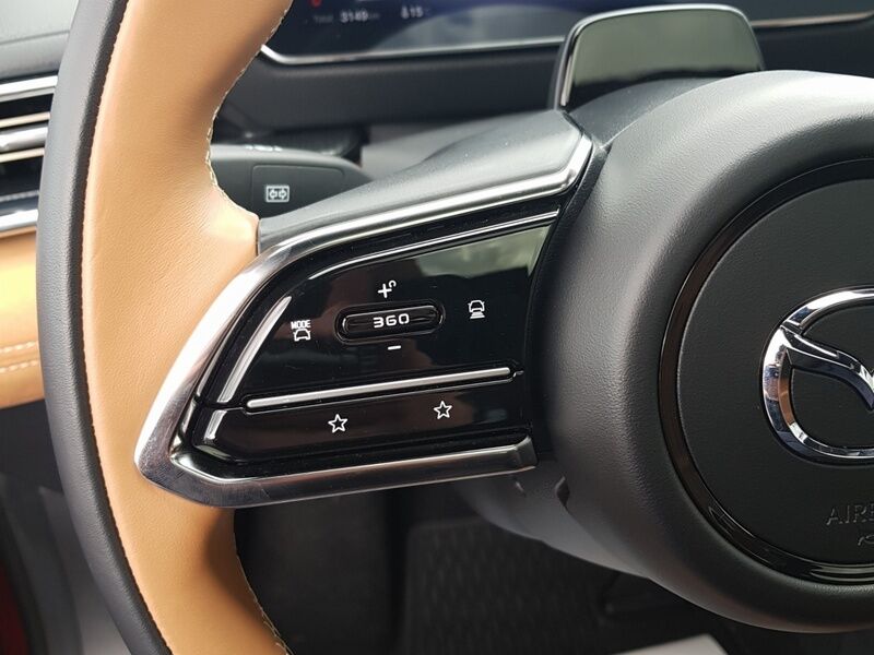 More views of Mazda 6e