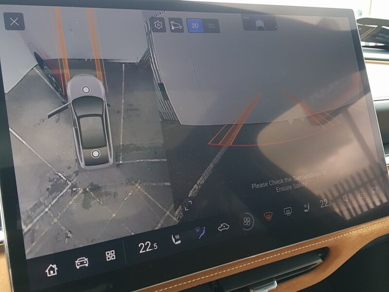 More views of Mazda 6e