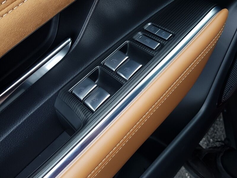 More views of Mazda 6e