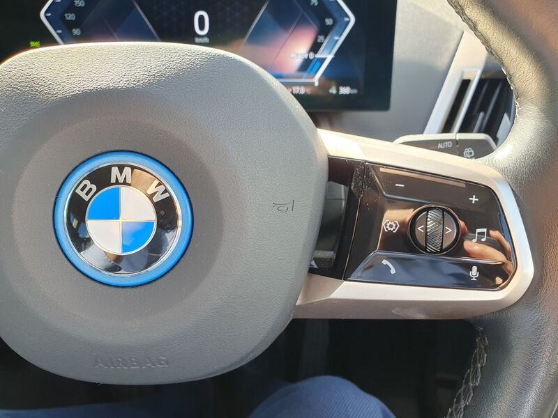 More views of BMW iX
