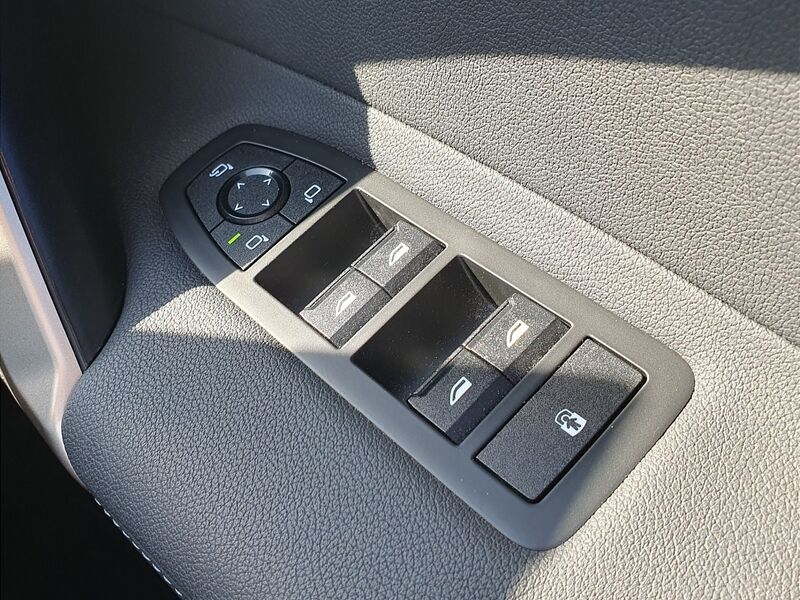 More views of BMW iX