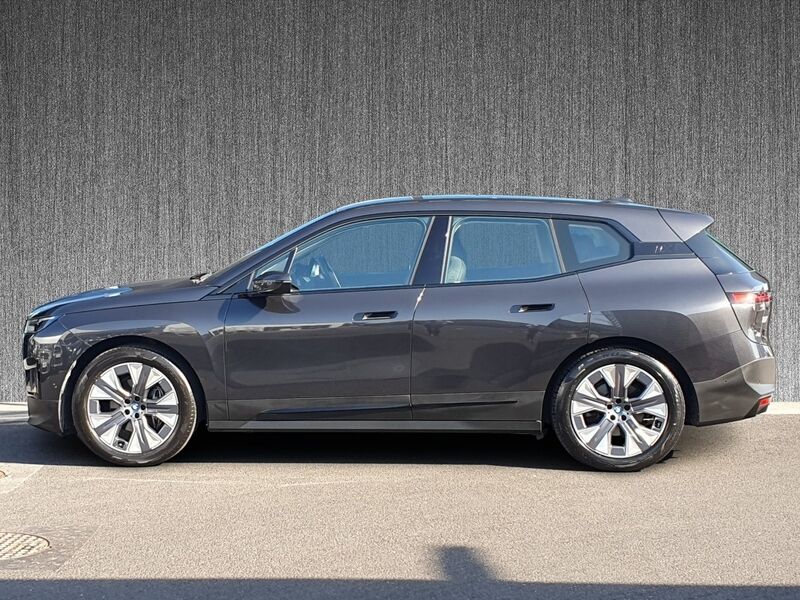 More views of BMW iX