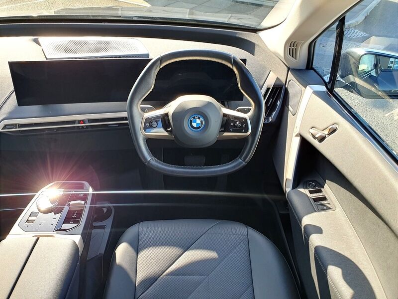 More views of BMW iX