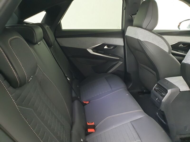 More views of Peugeot 3008