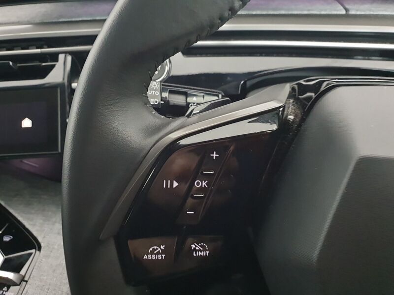 More views of Peugeot 3008