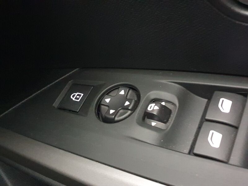 More views of Peugeot 3008