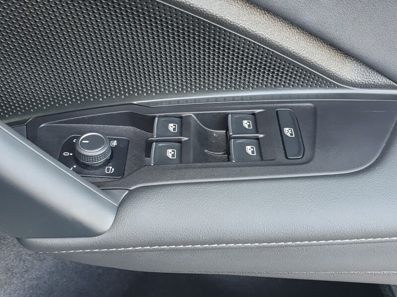More views of Volkswagen Tiguan