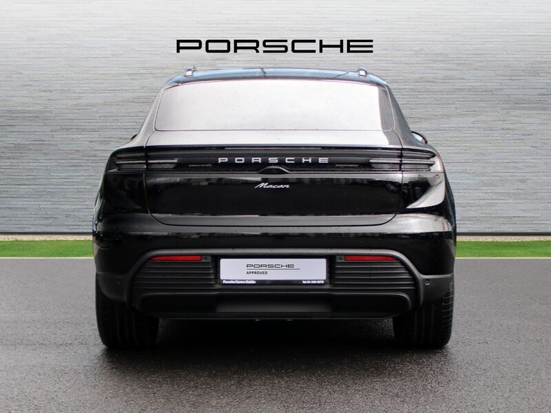 More views of Porsche Macan