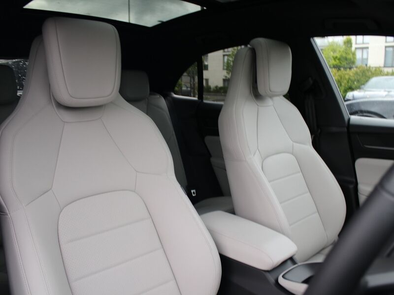 More views of Porsche Macan