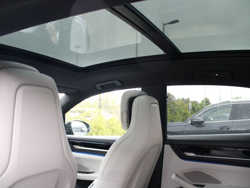 More views of Porsche Macan