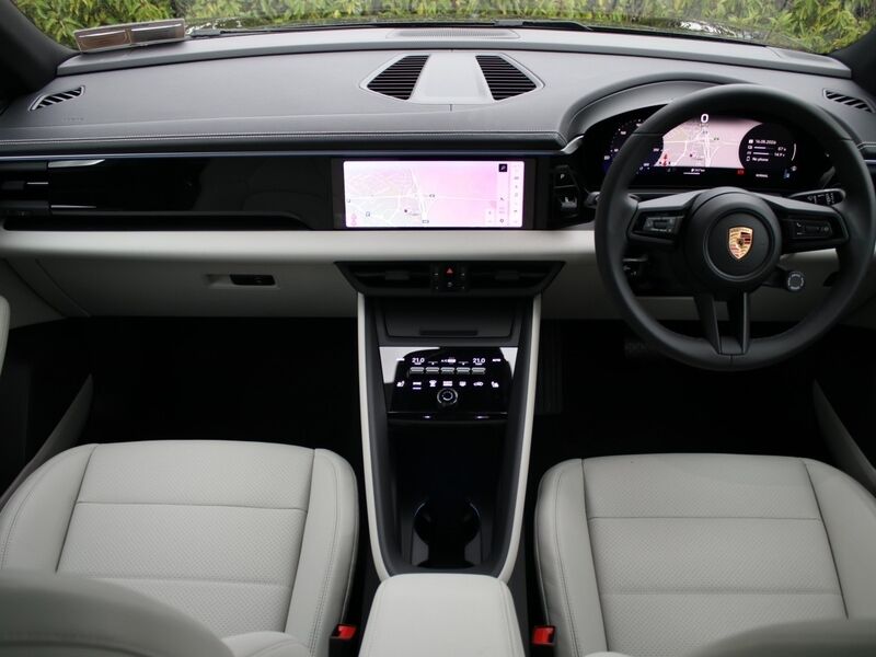 More views of Porsche Macan