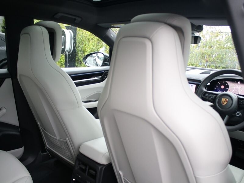 More views of Porsche Macan
