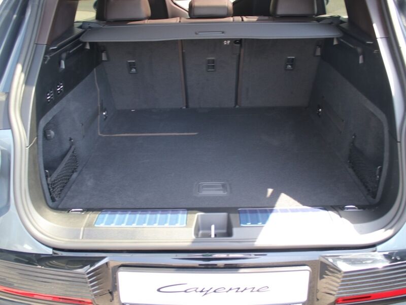 More views of Porsche Cayenne