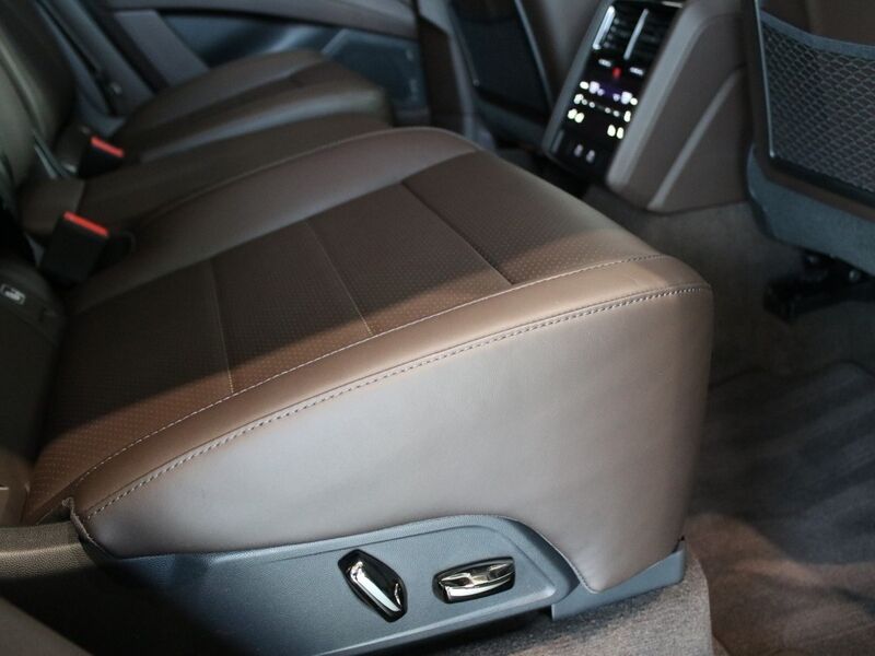 More views of Porsche Cayenne