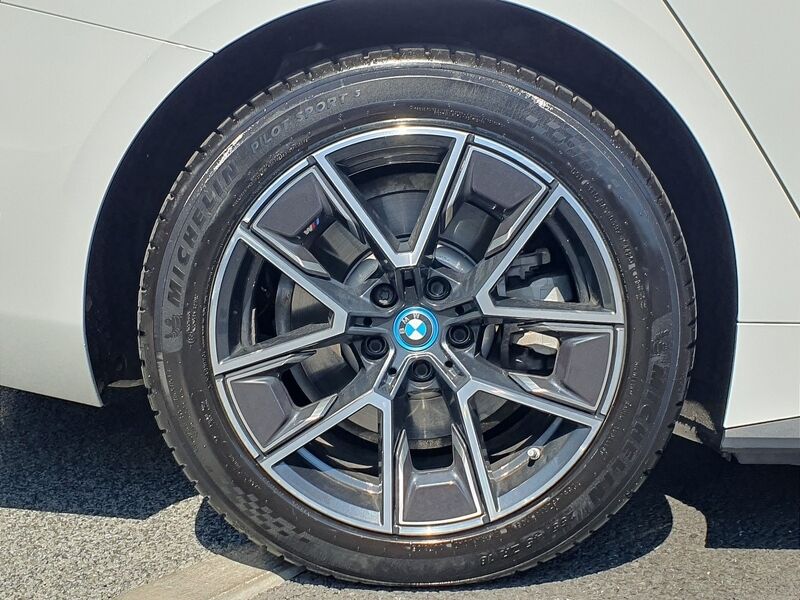 More views of BMW i4