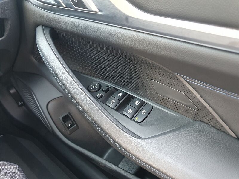More views of BMW i4