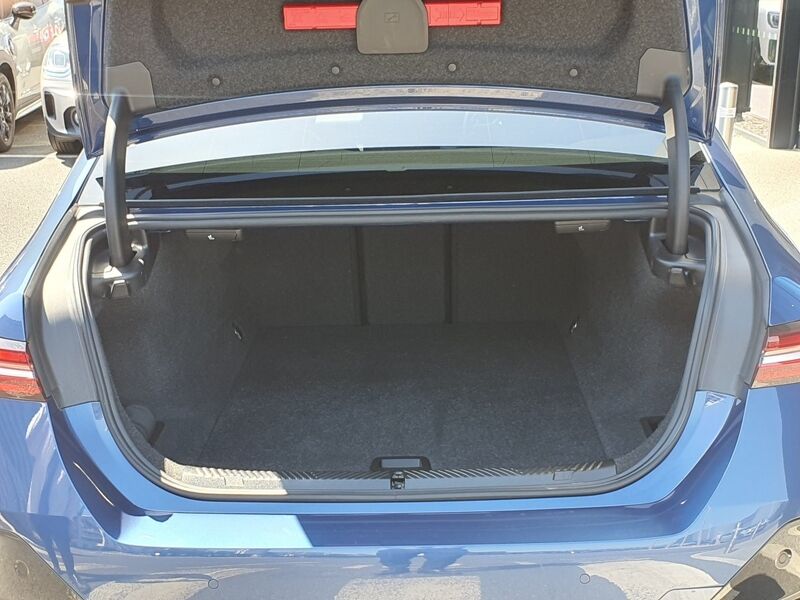 More views of BMW i5
