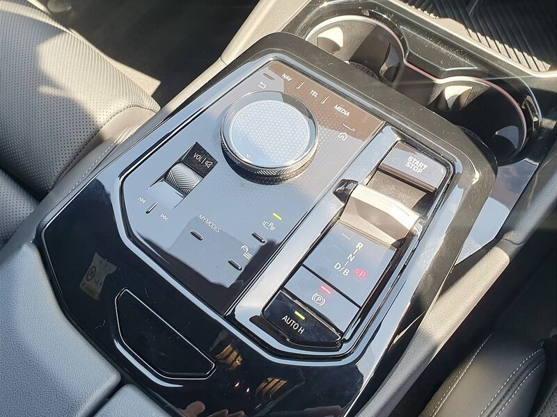 More views of BMW i5