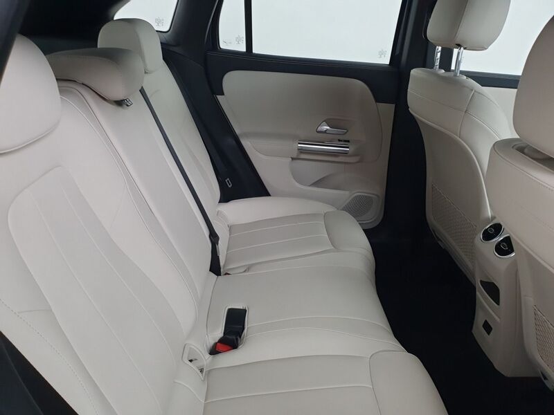 More views of Mercedes-Benz GLA