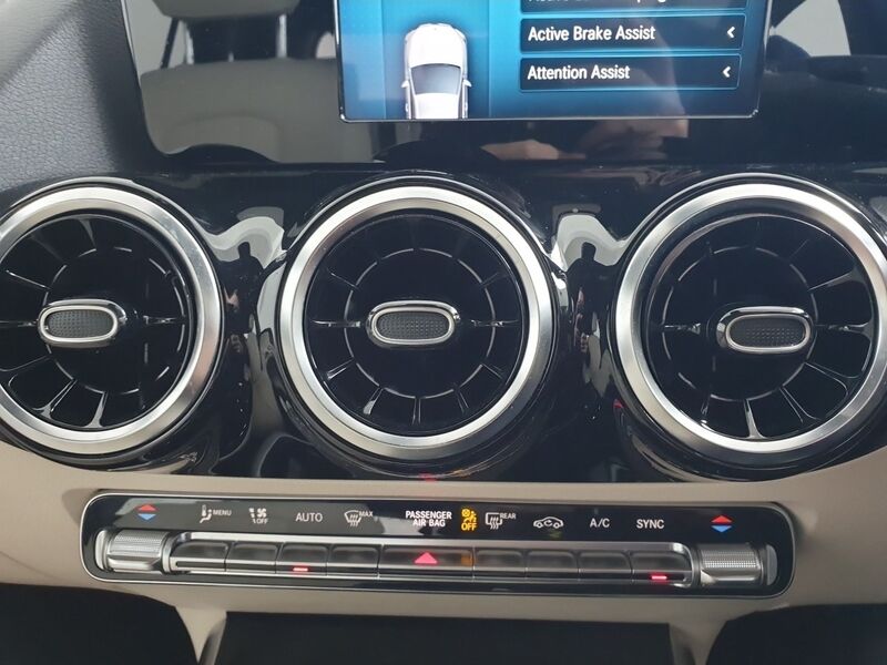 More views of Mercedes-Benz GLA