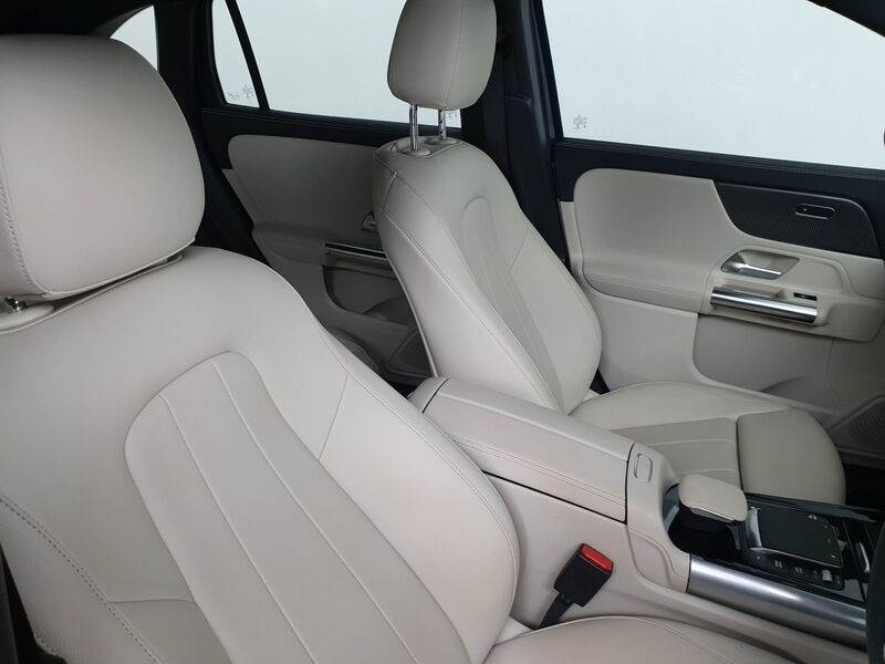 More views of Mercedes-Benz GLA