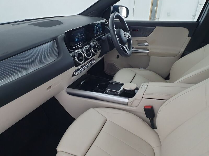 More views of Mercedes-Benz GLA