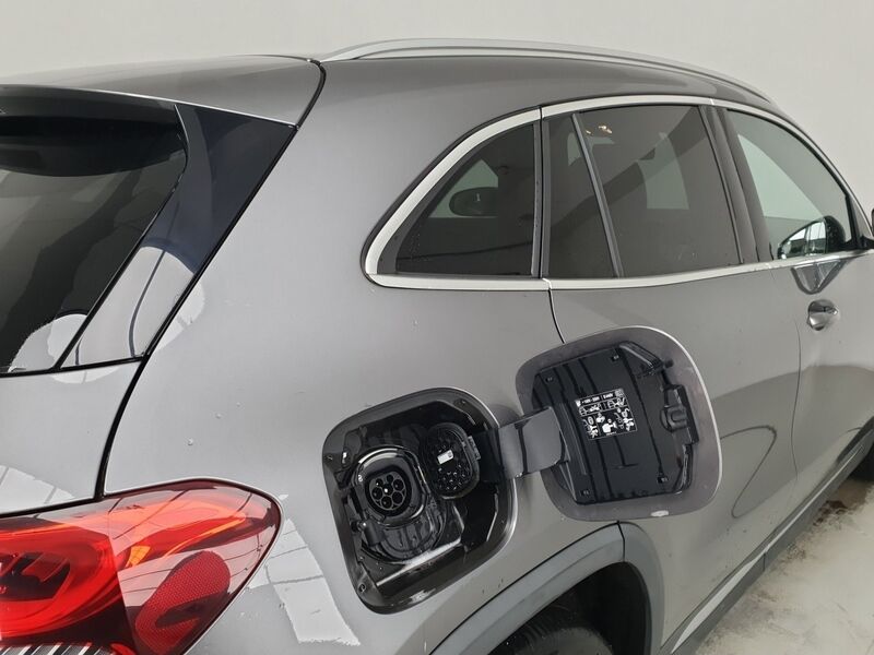 More views of Mercedes-Benz GLA