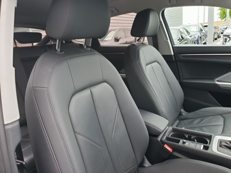 More views of Audi Q3