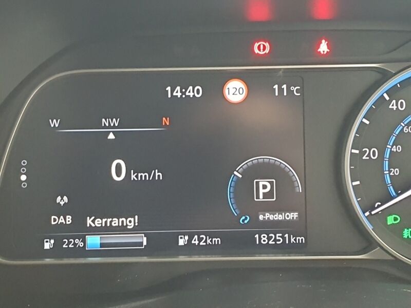 More views of Nissan Leaf