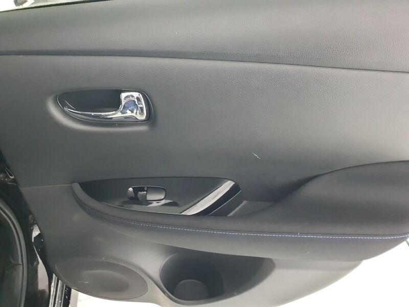 More views of Nissan Leaf