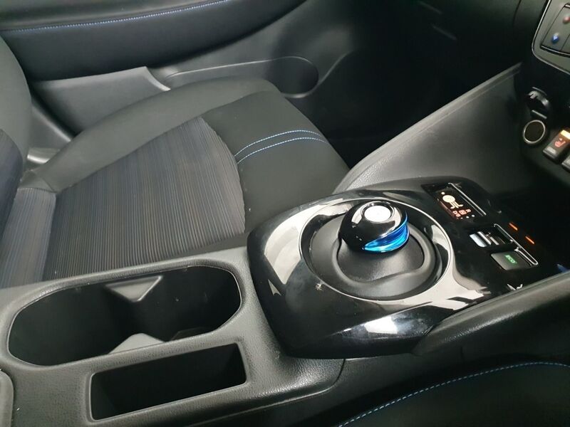 More views of Nissan Leaf