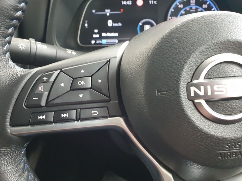 More views of Nissan Leaf