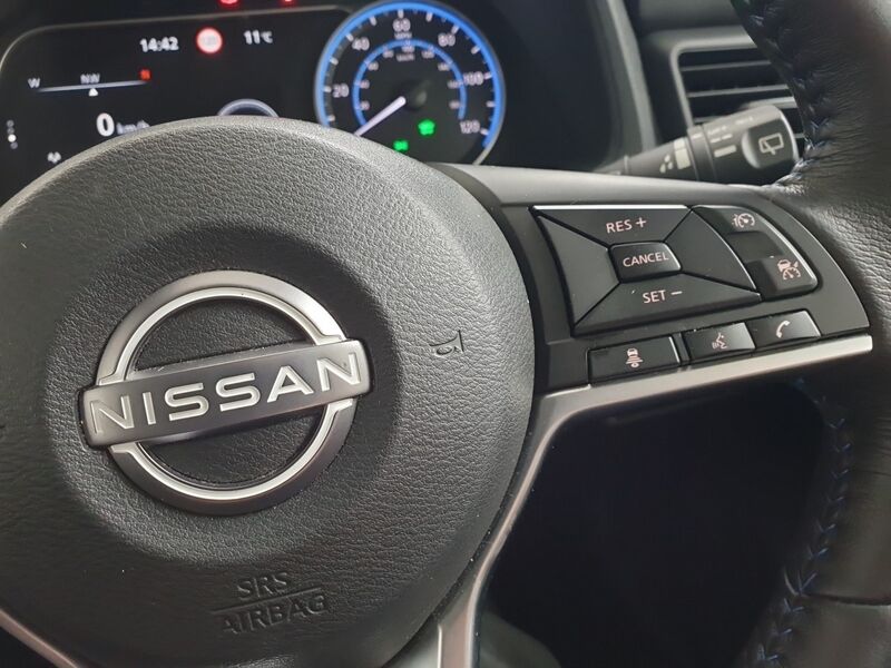 More views of Nissan Leaf