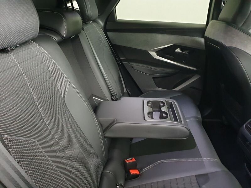 More views of Peugeot 3008