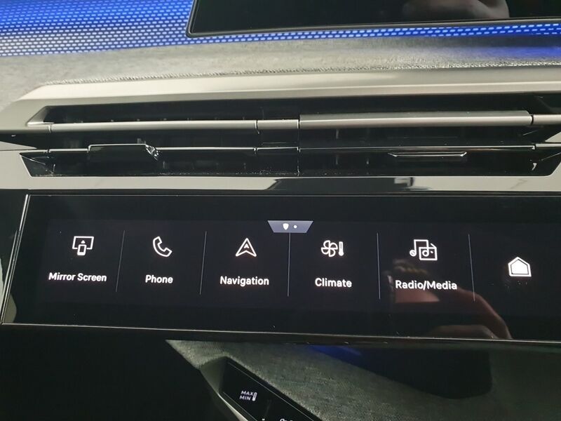 More views of Peugeot 3008