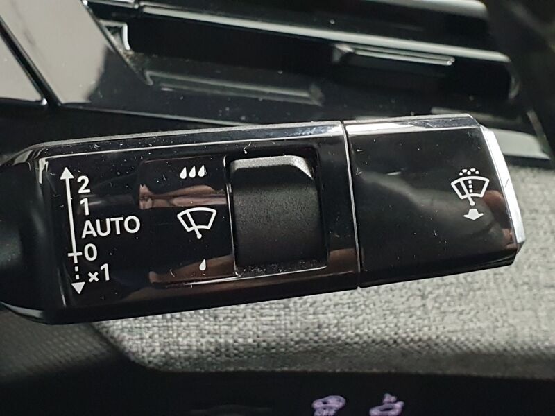 More views of Peugeot 3008