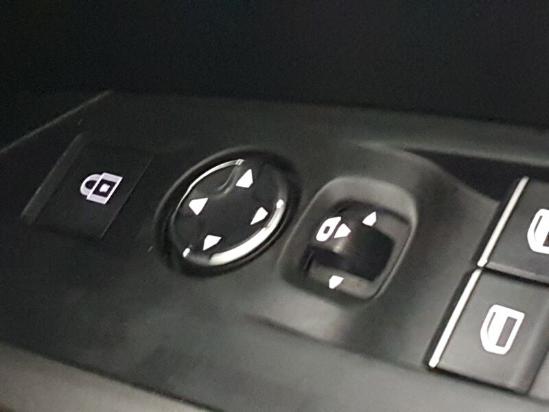 More views of Peugeot 3008