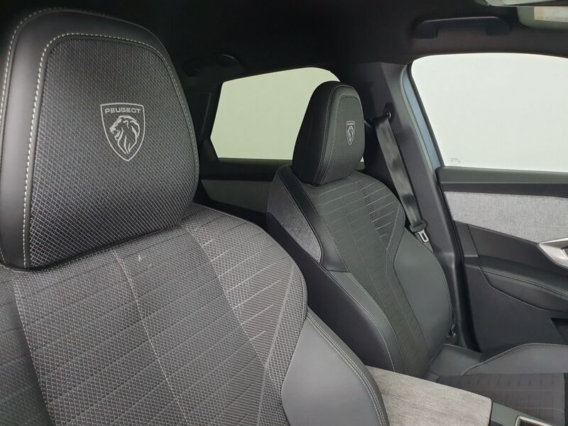 More views of Peugeot 3008