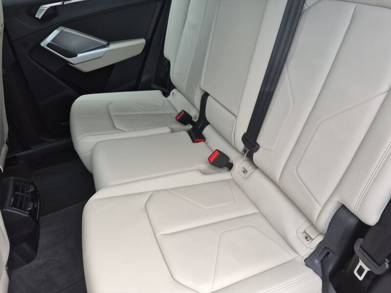 More views of Audi Q3