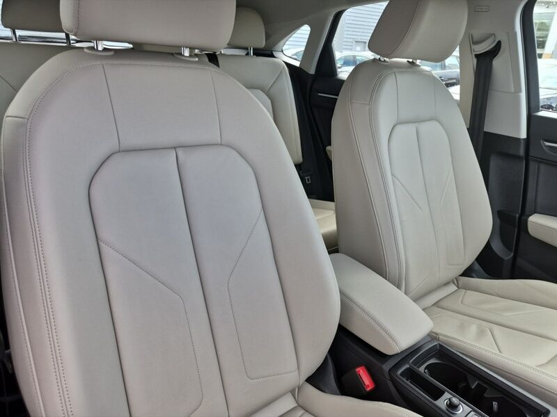 More views of Audi Q3